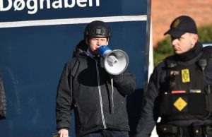 Politikus Swedia Ini Kembali Bakar Alquran