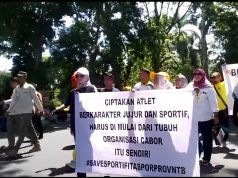 Istri Wali Kota Mataram Pimpin Demo Protes ke Wasit Juri Drum Band Porprov