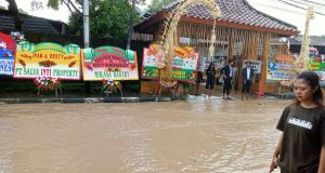 Banjir Terjang Sejumlah Desa di Sekotong, Satu Orang Meninggal
