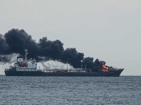 KAPAL TERBAKAR