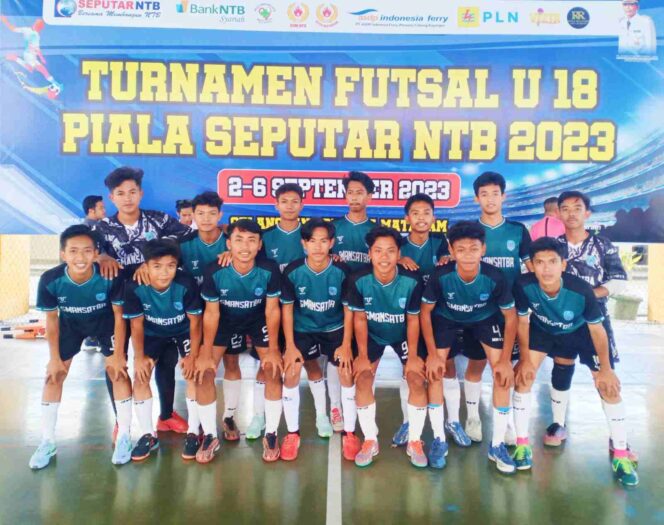 
					Salah satu tim futsal U18 peserta Piala Seputar NTB.