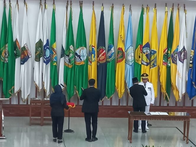 
					Foto istimewa
Pelantikan Lalu Gita Ariadi  sebagai Penjabat Gubernur Nusa Tenggara Barat (NTB) oleh Menteri Dalam Negeri (Mendagri), Tito Karnavian,  Selasa (19/9/2023).