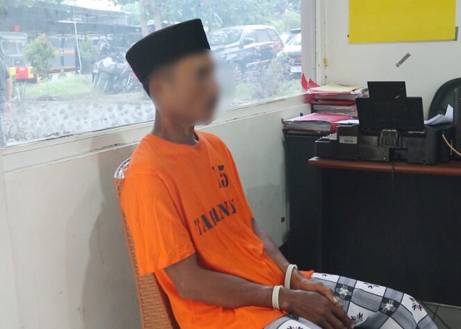 
					Pelaku saat diamankan di Polres Lombok Tengah. (foto: istimewa)
