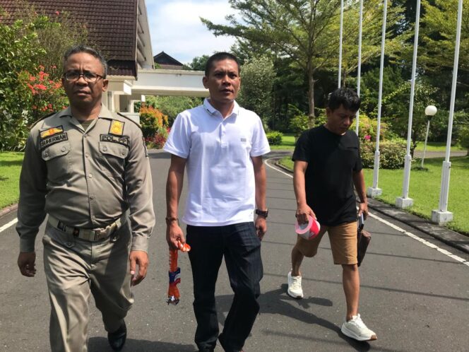 
					Eks Sekretaris PDIP NTB Terancam Dilaporkan Soal Utang Proyek