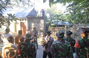 Danramil Prabar Kerahkan Personel Bersihkan Jalan Desa Mangkung