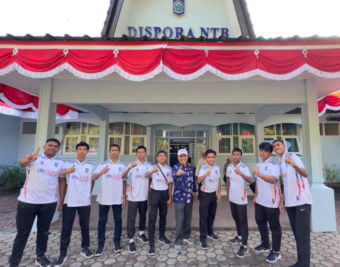 
					Kadispora NTB bersama para atlet PPLP NTB usai acara pelepasan.