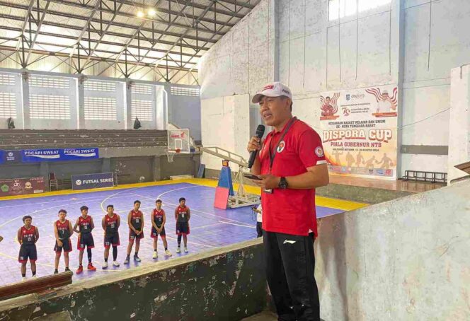 
					Kadispora NTB saat membuka kejuaraan.