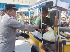 Bid Propam Polda NTB Berikan Bantuan Sembako Kepada Kusir Cidomo Di Pasar Kebon Roek