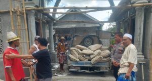 Cooling System Jelang Pilkada, Kapolres Loteng Salurkan Bantuan ke Masjid di Praya Barat.