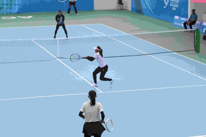 
					Caption:
Tim tenis beregu putri NTB menang babak penyisihan grup.