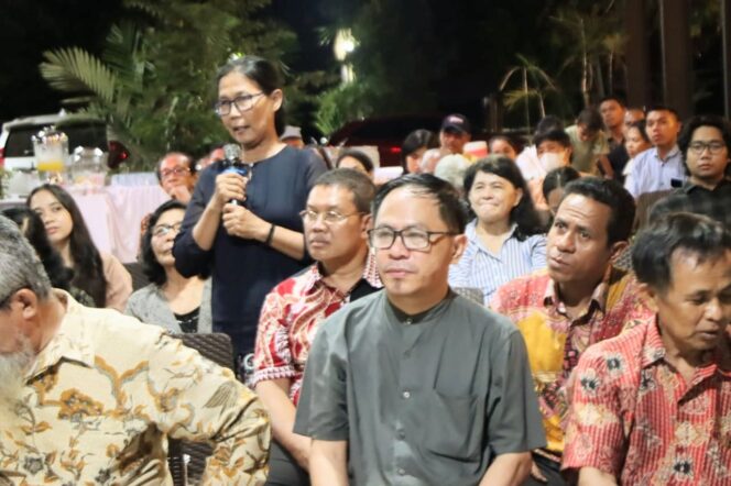 
					Komunitas Pendeta dan Umat Kristiani Dukung Rohmi-Firin