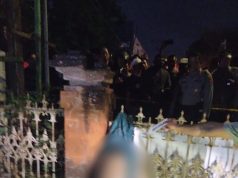 Warga Cakranegara Digegerkan Penemuan Mayat Bergelantungan di Pagar Pura Meru