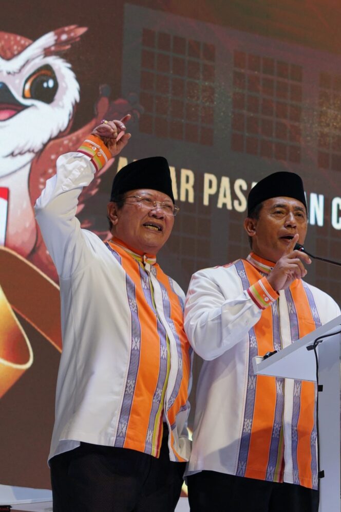 
					Rumaksi dan Sukisman Azmy (RAMAH) saat debat perdana, Rabu malam (30/10/2024). (foto :istimewa)