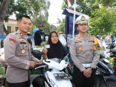 Polres Lombok Tengah Bagi-bagi SIM Gratis Untuk Pedagang Sayur Keliling