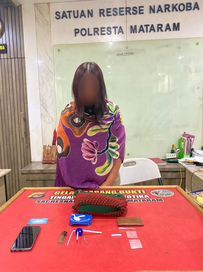 
					Hendak Transaksi Narkoba di Mataram, Perempuan Asal Surabaya Ini Tertangkap Polisi