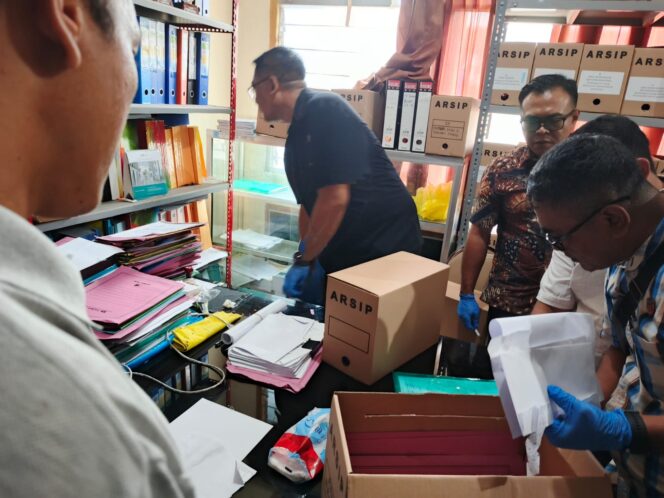 
					Polisi Geledah Kantor Dikbud NTB, Amankan Dokumen Proyek SMK 3 Mataram