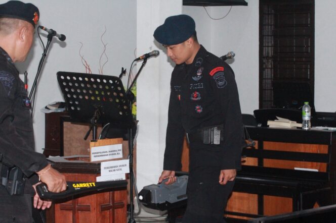 
					Gereja-gereja di NTB Mulai Disterilkan dan Dijaga Brimob Jelang Perayaan Natal