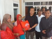 Lalu Muhamad Iqbal Serahkan Bantuan dari INTI NTB Kepada Korban Banjir di Sumbawa