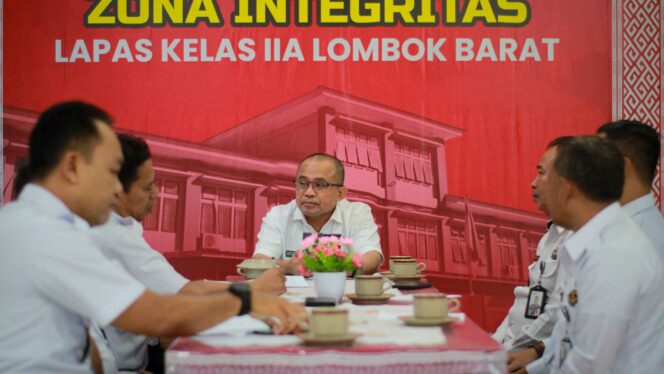 
					Kalapas Lombok Barat Gelar Rapat Interna, Bahas Peningkatan Kewaspadaan hingga Pelayanan