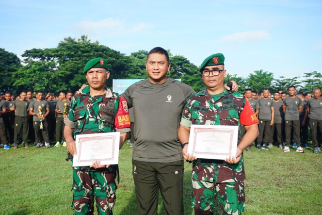 
					Dua Babinsa Terbaik Mendapat Penghargaan Umroh Gratis dari Korem 162/WB