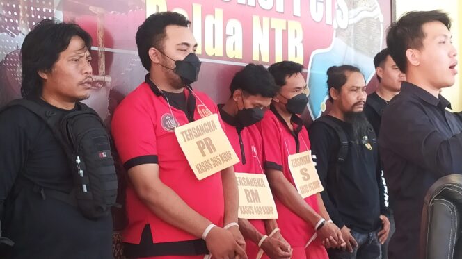 
					Begal Berkedok Polisi Berhasil Ditangkap, Modusnya Merazia Korban Dijalan Sepi