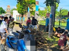 Asosiasi Warung Suranadi Bersih-bersih Lingkungan untuk Sambut Bulan Suci Ramadhan dan Hari Raya Nyepi
