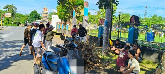 
					Asosiasi Warung Suranadi Bersih-bersih Lingkungan untuk Sambut Bulan Suci Ramadhan dan Hari Raya Nyepi