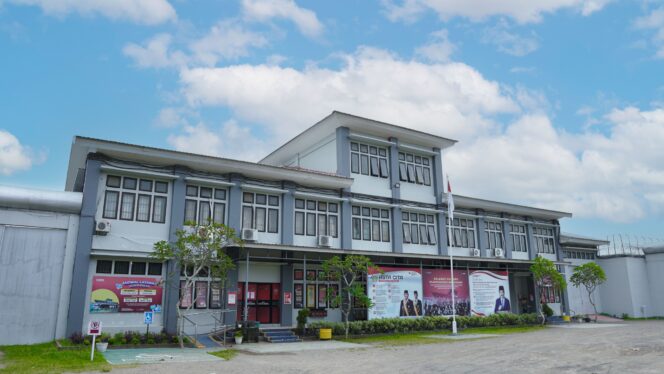 
					1073 Warga Binaan Lapas Lombok Barat Diusulkan Terima Remisi Idul Fitri, 2 Orang Langsung Bebas