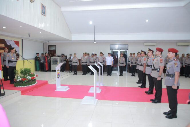 
					Irjen Pol Hadi Gunawan Pimpin Pelantikan Wakapolda dan Sertijab Dua PJU Polda NTB