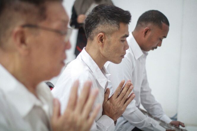 
					6 Warga Binaan Lapas Lombok Barat Terima Remisi Waisak