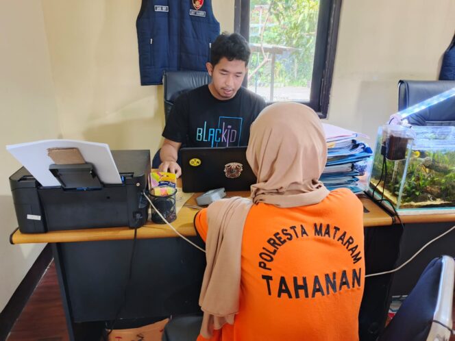 
					Demi Bertahan Hidup, Seorang Perempuan asal Sumbawa Nekat Jual Motor Pinjaman