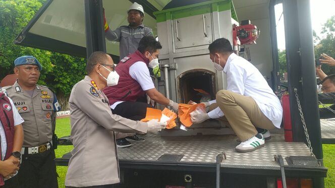 
					Ditresnarkoba Polda NTB Musnahkan 2,9 Kg Shabu dan Ribuan Botol Minuman Keras