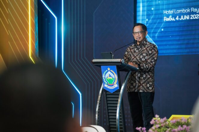 
					Ekonomi NTB Minus karena Tambang, Mendagri Tito Telpon Menteri ESDM