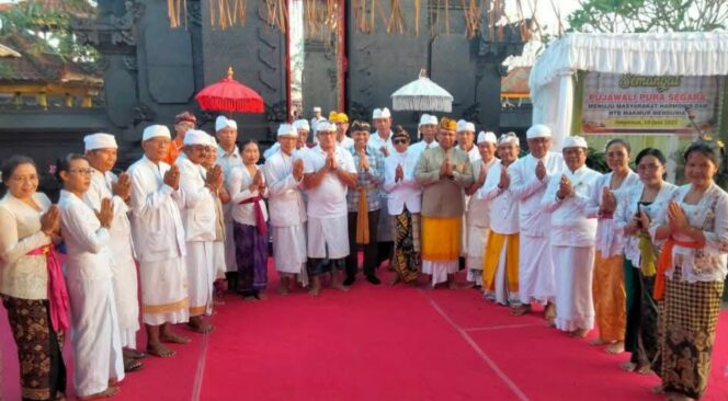 
					Ratusan Umat Hindu Hadiri Upacara Pujawali di Bintaro Ampenan