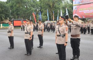 Kasat Narkoba dan 3 Kapolsek Jajaran Polres Lombok Tengah Laksanakan Serah Terima Jabatan