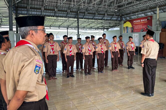 
					Persiapan Pembentukan Gugus Depan, Warga Binaan Lapas Lombok Barat Dilatih Dasar-Dasar Pramuka