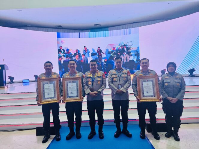 
					Polresta Mataram Raih Penghargaan Pelayanan Publik Terbaik dari Kemenpan RB RI