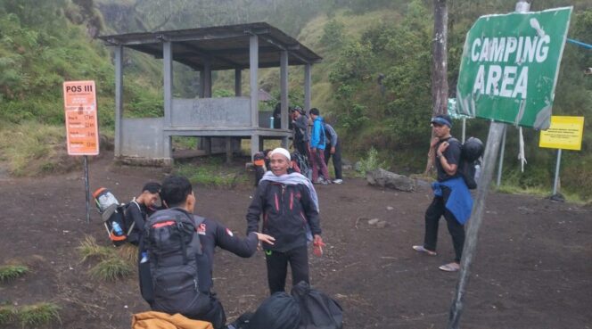 
					Pendaki Asal Negara Brasil Terjatuh di Gunung Rinjani, Tim SAR Langsung Terjun Evakuasi