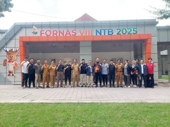 
					Foto bersama di Sekretariat Fornas VIII.