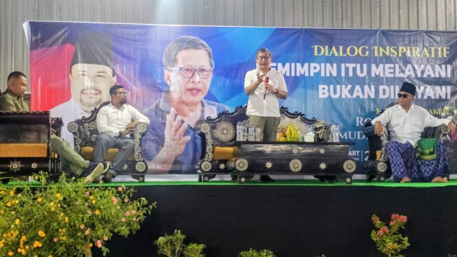 
					Rocky Gerung Soroti Demokrasi dan Pemimpin Transaksional di Lombok