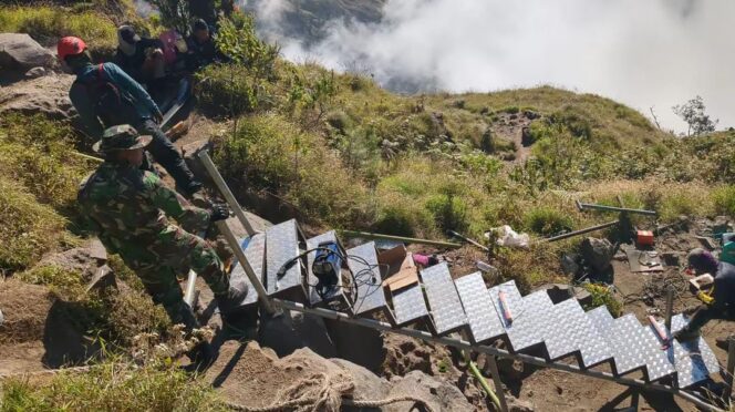 
					Korem 162/WB Perbaiki Jalur Pendakian Gunung Rinjani