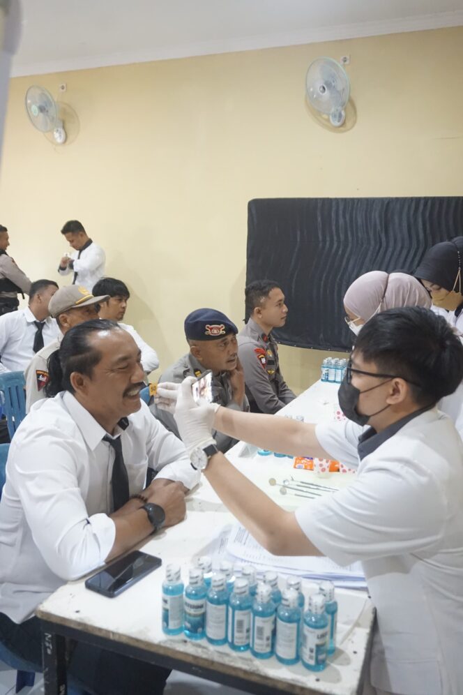 
					Ratusan Personel Brimob Jalani Tes Urine Mendadak