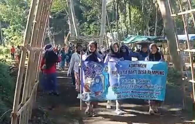 
					Rayakan HUT ke 115, Desa Rempung Gelar Festival Mubir Suro di Wisata Lembah Aik Pengembul
