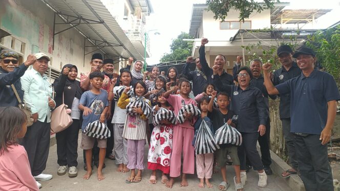 
					TEGAR NTB Bagikan Sembako kepada Korban Banjir Bandang di Kampung Pandan Salas