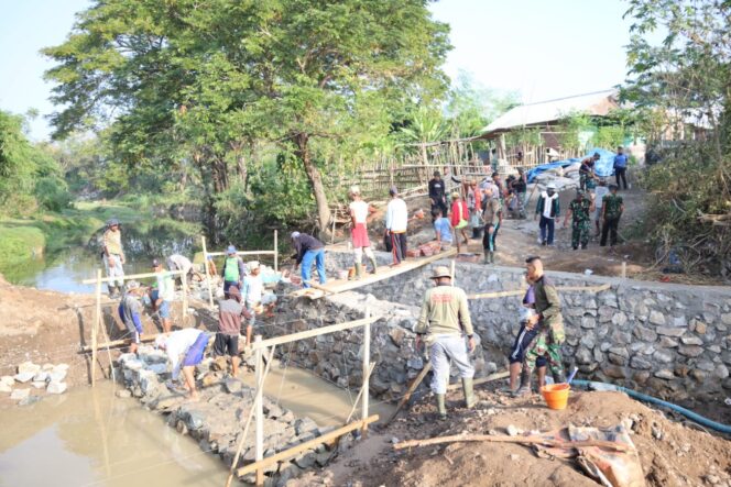 
					Danrem 162/WB: Satgas TMMD Kejar Target, Pengecoran Jembatan Kalabeso Dikebut