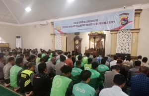 Polda NTB dan Para Ojol Gelar Sholat Ghaib untuk Almarhum Kurniawan Arfan