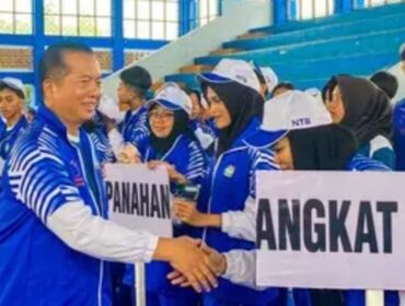 Foto : AL/ istimewa
Gubernur Nusa Tenggara Barat (NTB) Dr. Lalu Muhamad Iqbal, secara resmi melepas kontingen NTB yang berlaga pada Pekan Olahraga Pelajar Nasional (Popnas) XVII.