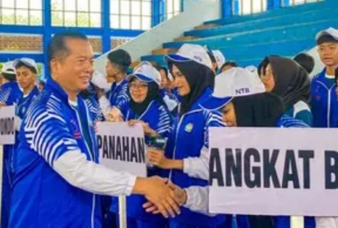 
					Foto : AL/ istimewa
Gubernur Nusa Tenggara Barat (NTB) Dr. Lalu Muhamad Iqbal, secara resmi melepas kontingen NTB yang berlaga pada Pekan Olahraga Pelajar Nasional (Popnas) XVII.
