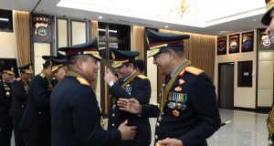 Kapolda NTB Irjen Hadi Gunawan Dianugerahi Bintang Bhayangkara Pratama di Mabes Polri