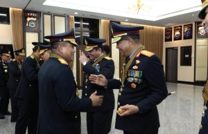 Kapolda NTB Irjen Hadi Gunawan Dianugerahi Bintang Bhayangkara Pratama di Mabes Polri